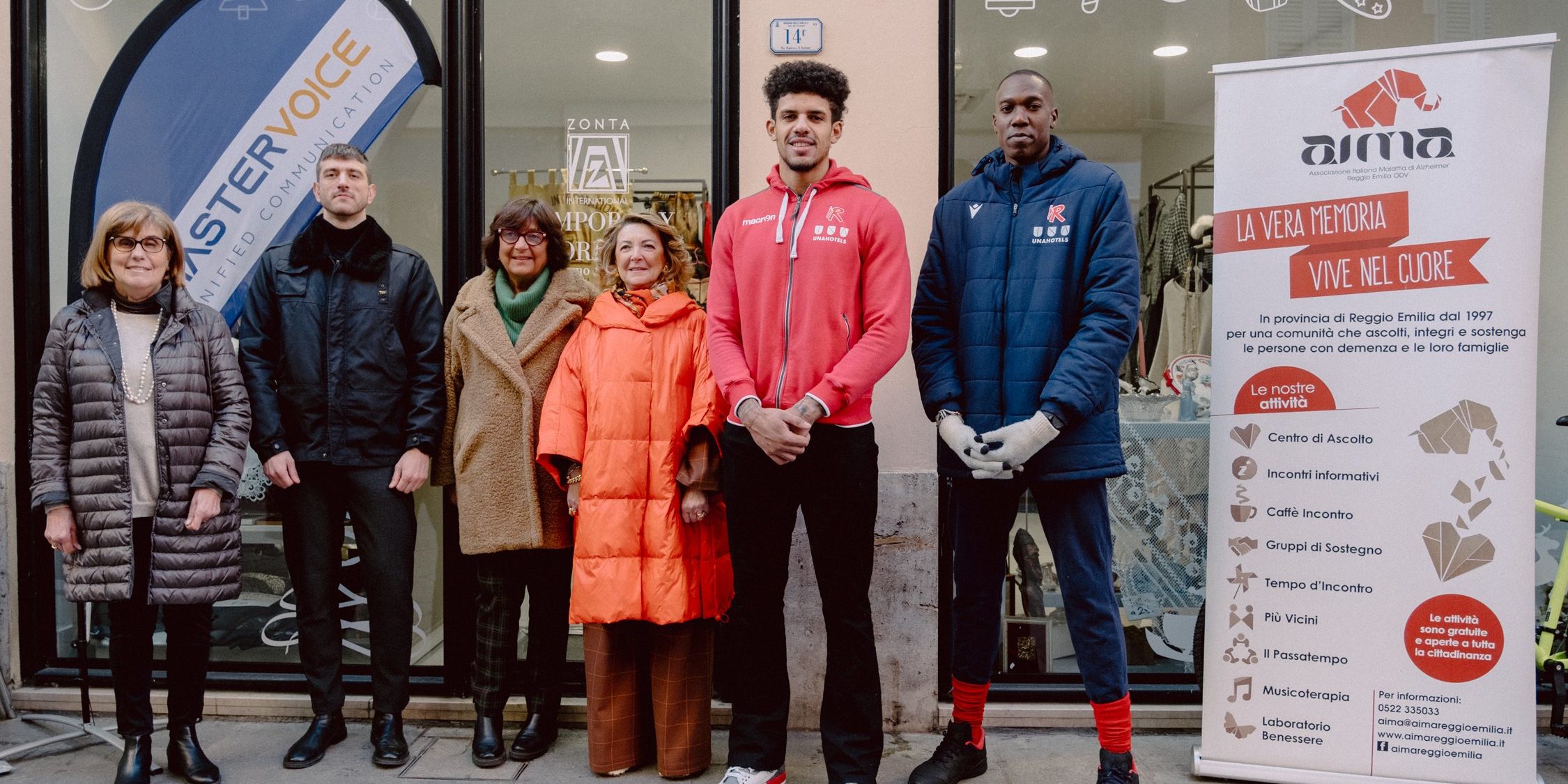 MasterVoice, AIMA e Pallacanestro Reggiana insieme per prevenire l’Alzheimer Rappresentanti di MasterVoice, AIMA e Pallacanestro Reggiana al Temporary Store di via Emilia Santo Stefano 14 a Reggio Emilia